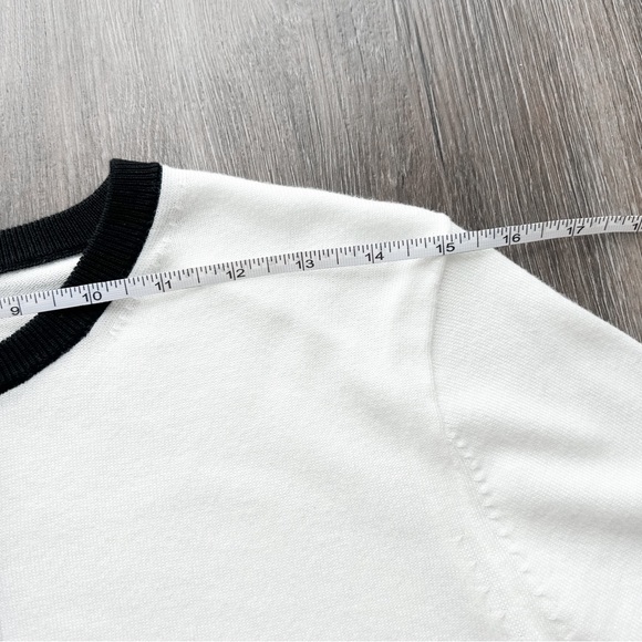 Uniqlo white and black crewneck cardigan - Picture 7 of 11